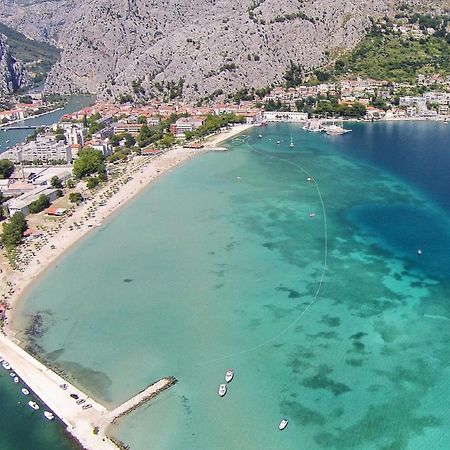 Apartments By The Sea Omis - 15485 Bagian luar foto