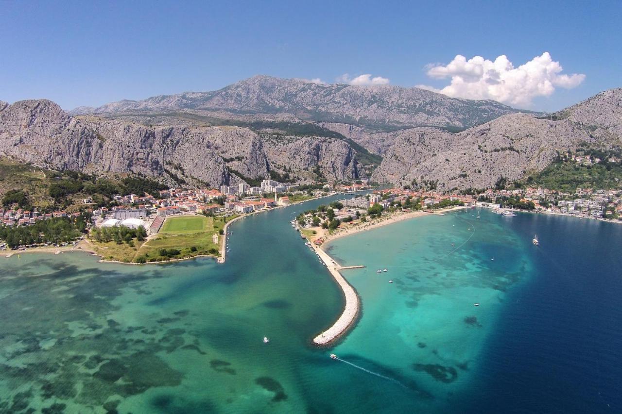 Apartments By The Sea Omis - 15485 Bagian luar foto