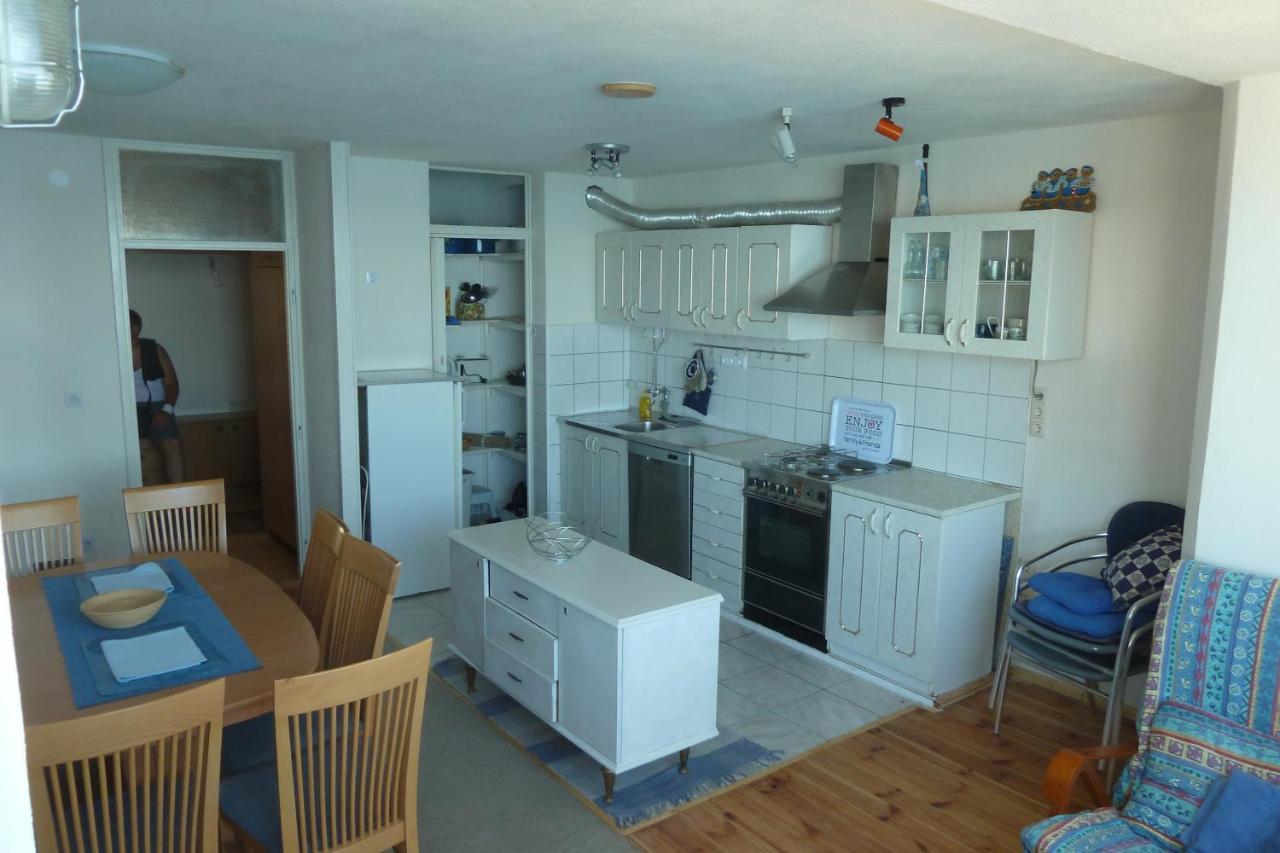 Apartments By The Sea Omis - 15485 Bagian luar foto
