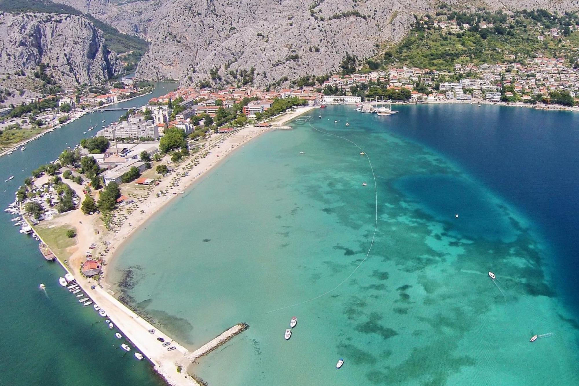 Apartments By The Sea Omis - 15485 Bagian luar foto